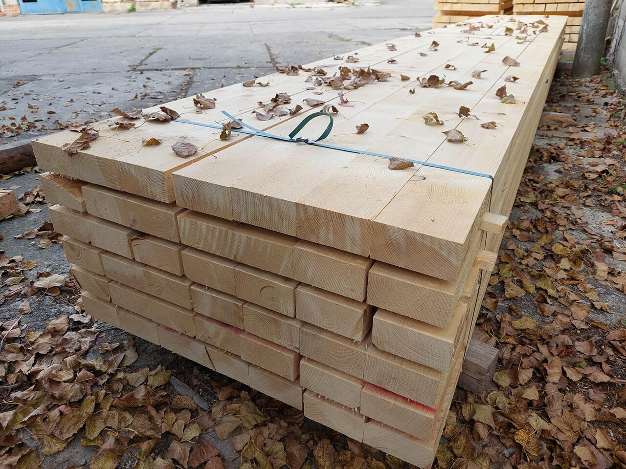 Predaj reziva, rezivo na krov, guľatina, kamiónová doprava, veľkoobchod so stavebným rezivom - Szlovak fa - Fenyő fűrészáru